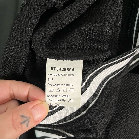 Varsity Striped Cropped Sweater Vest - Picture 11 of 11